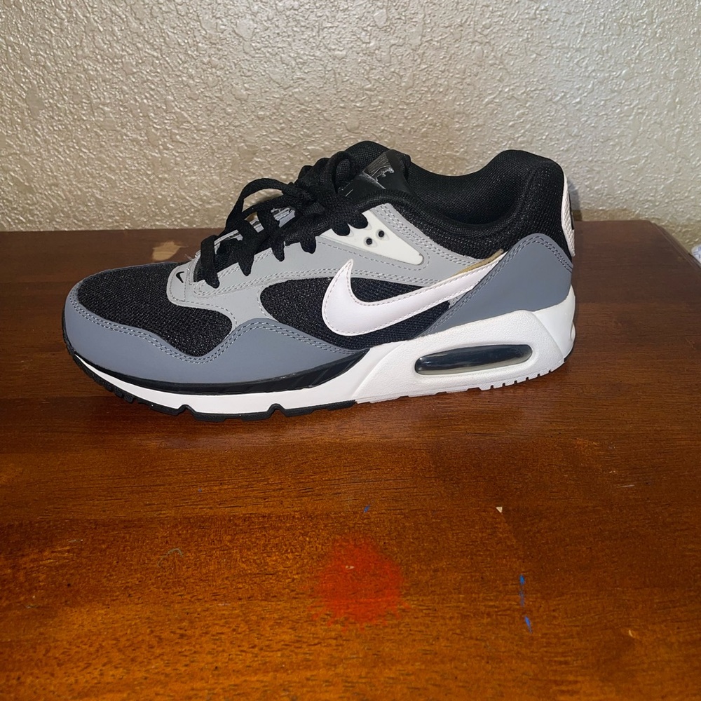 Nike Air Max Black Low-Top Sneaker with White